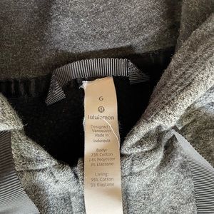 LULULEMON half zip sweatshirt - women’s size 6.